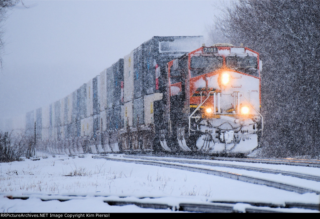 BNSF 7181 Snow